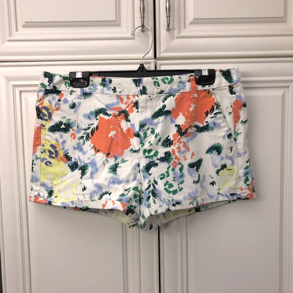 GAP women’s floral shorts